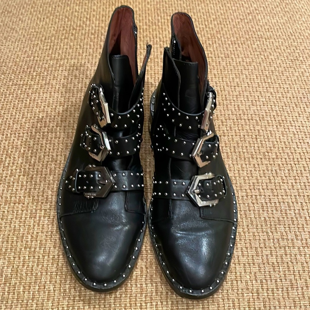 6.5 Gianni Bini Studded Black Leather Boots w 3 buckles